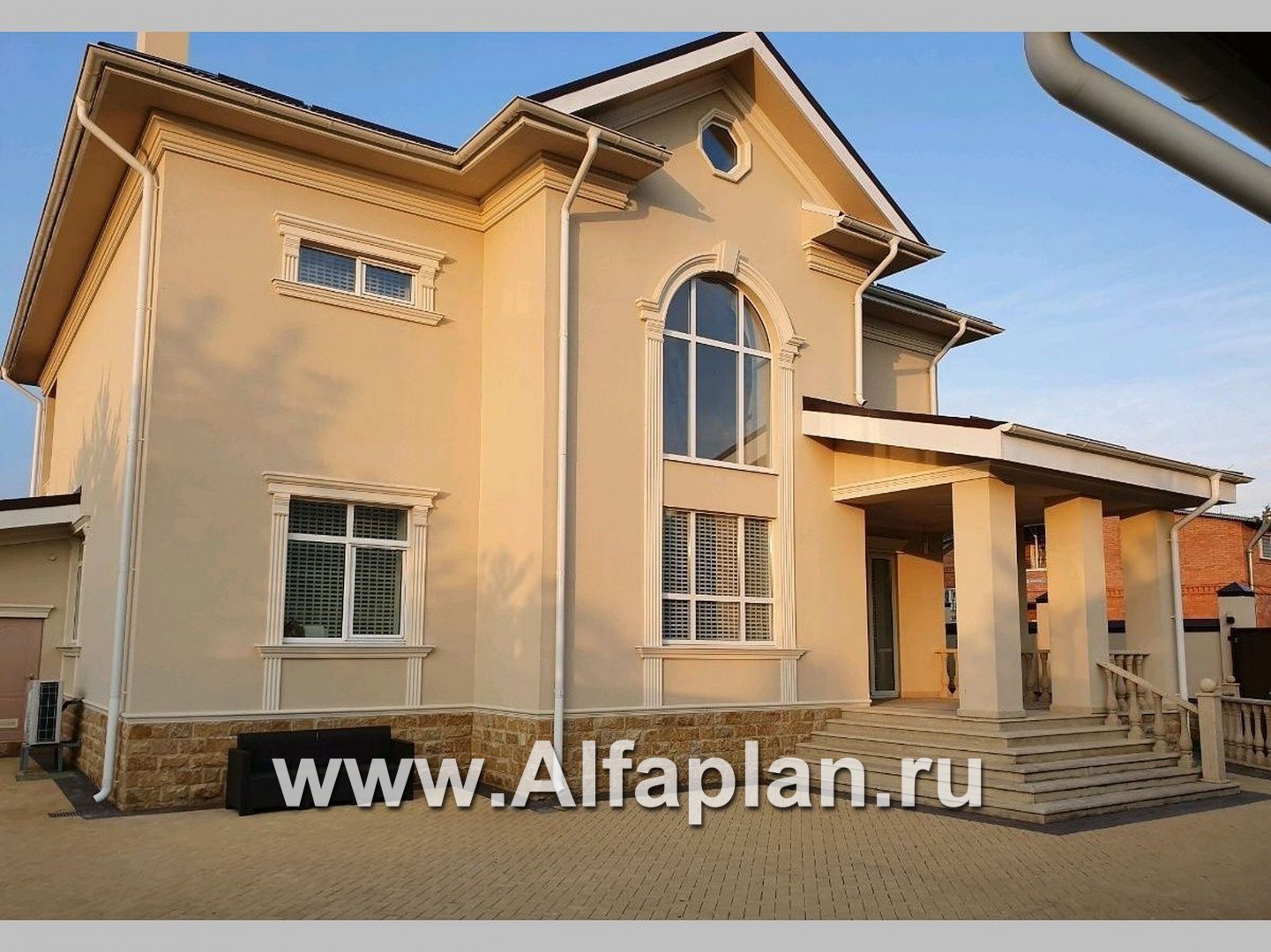 Проекты домов Альфаплан - «Елагин» - классический особняк с комфортной планировкой - дополнительное изображение №2