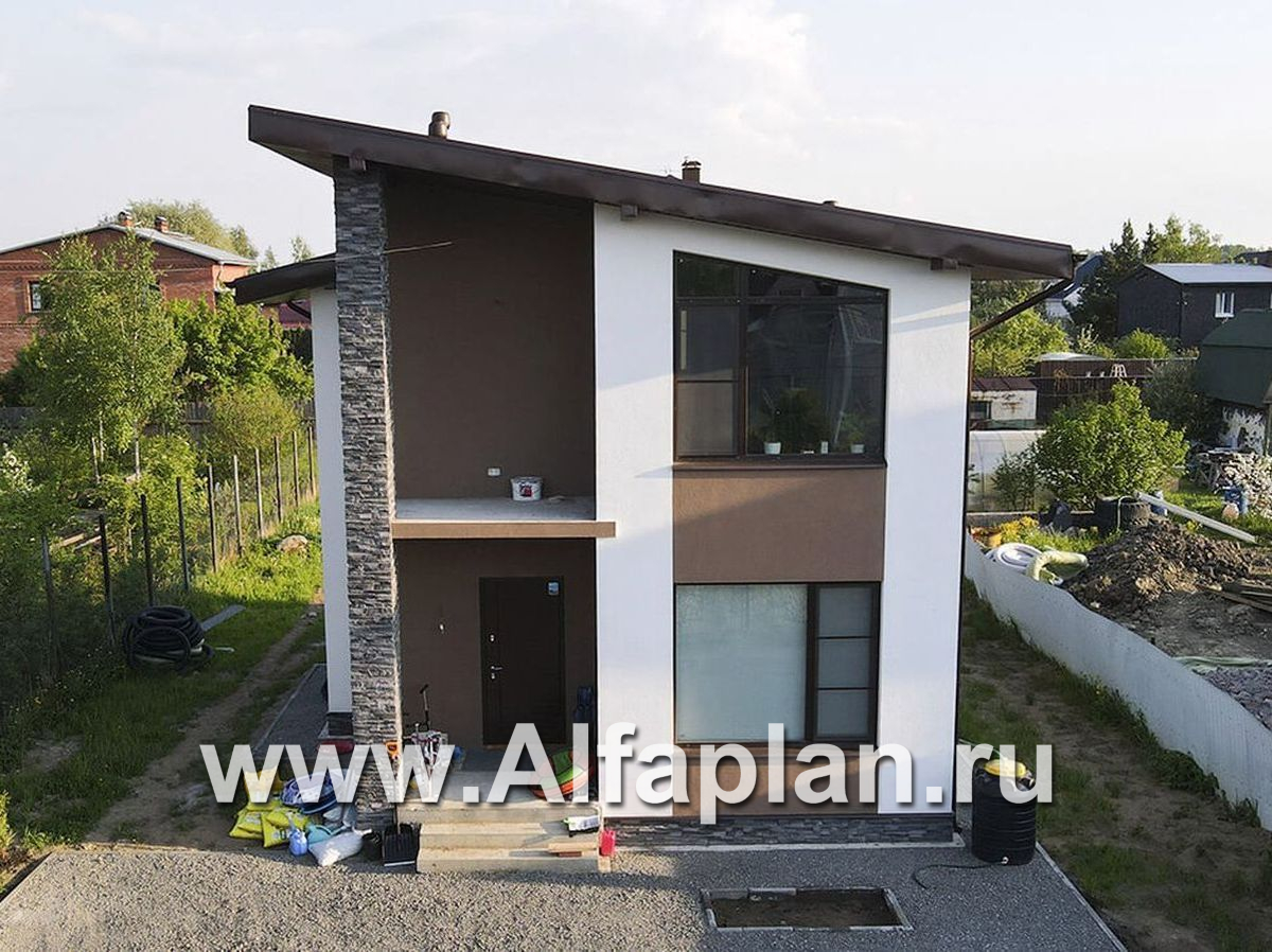 «Арс» - проект двухэтажного дома, с террасой и с балконом,  односкатная крыша, для узкого участка - основное изображение